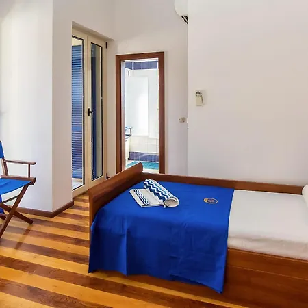 Holiday home Gorgeous In With House Sea View *